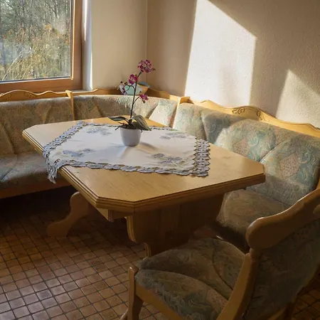 Zum Ehranger Wald 2a *